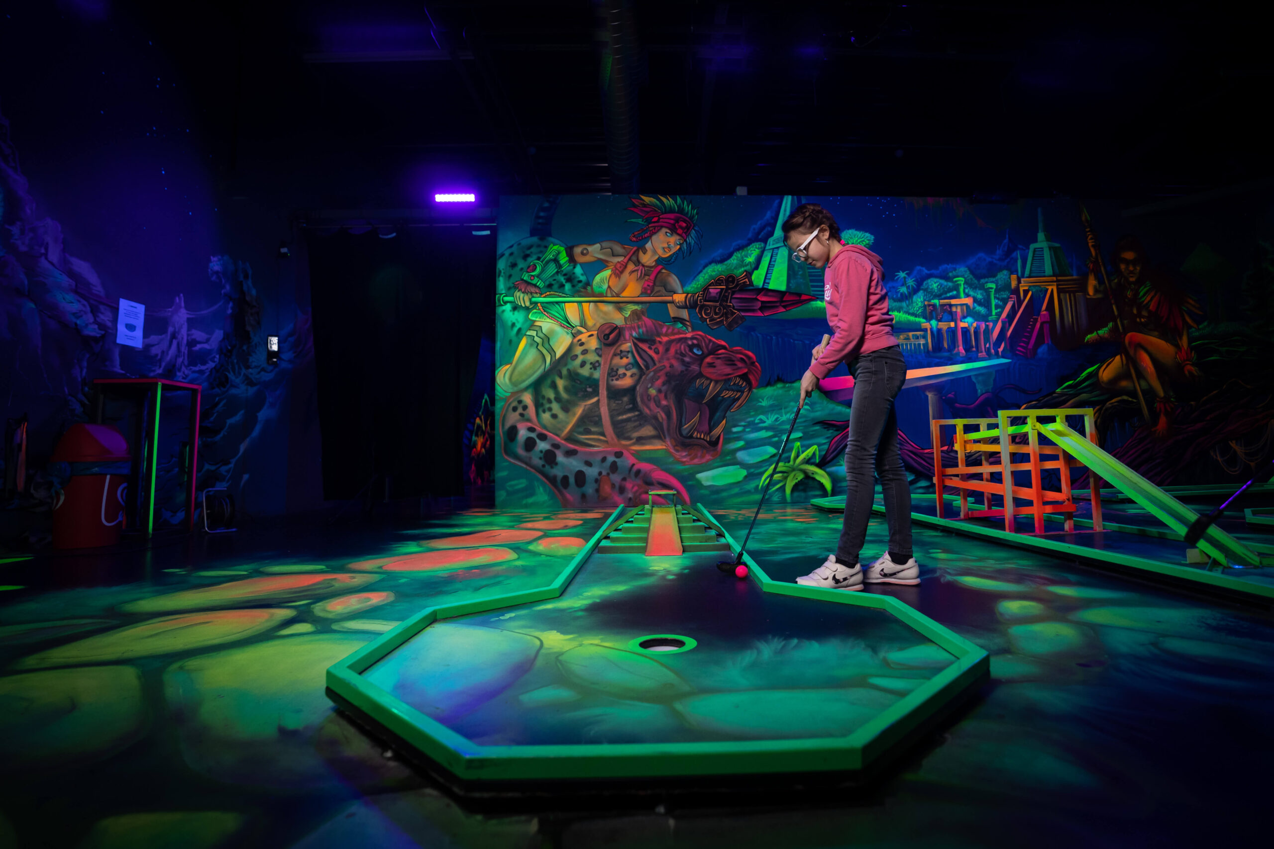 Schwarzlicht Minigolf Essen